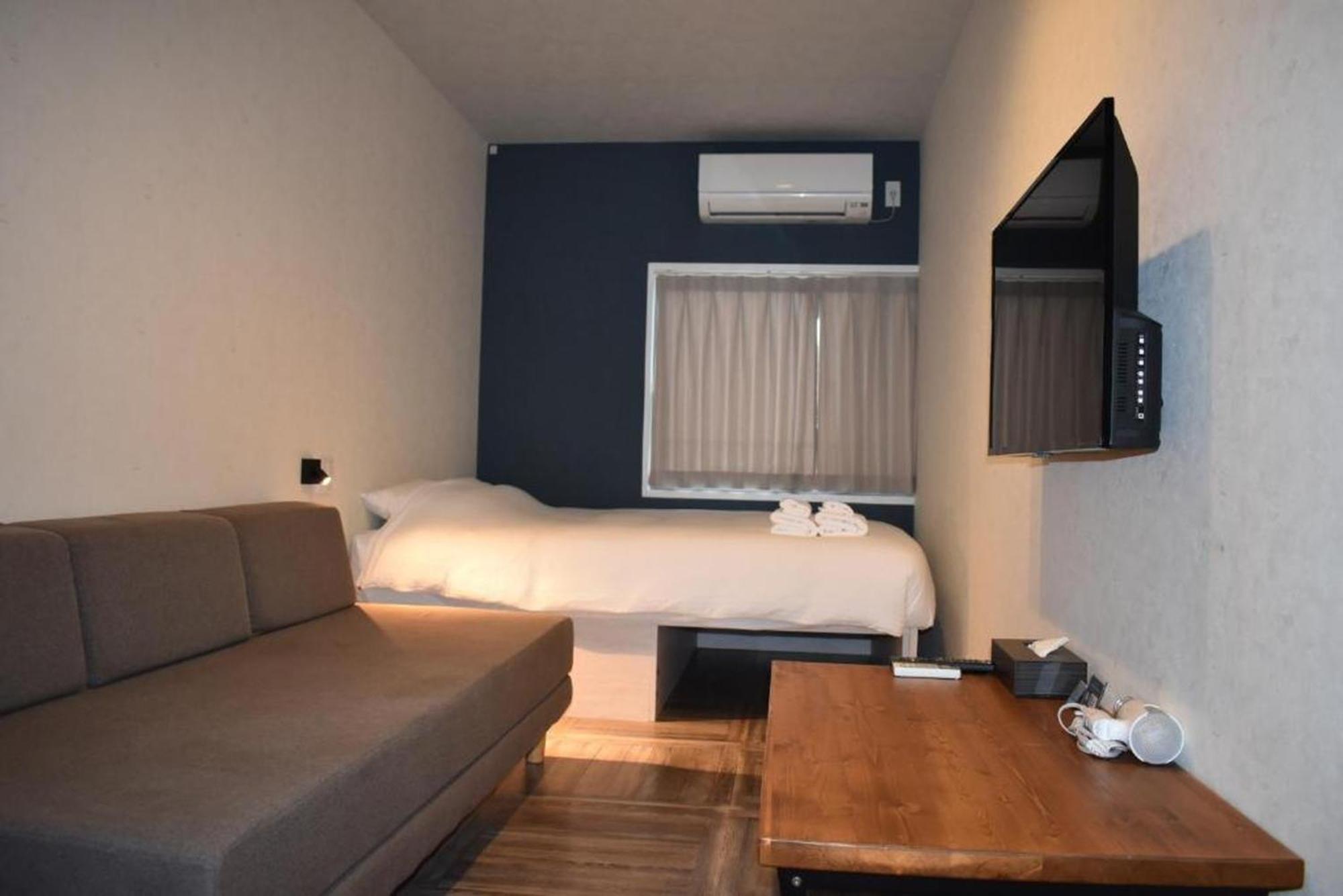 Shinsaibashi House Hotel Осака Стая снимка